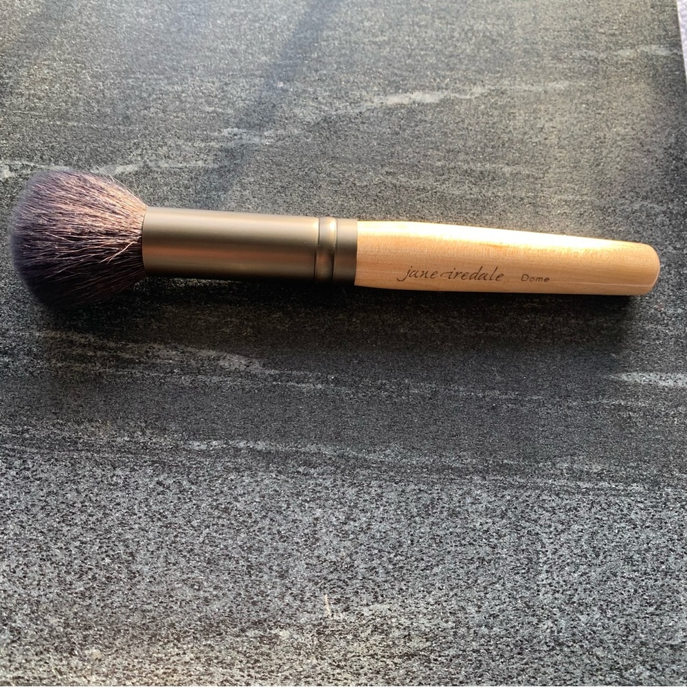 Jane Iredale Dome brush natural hair